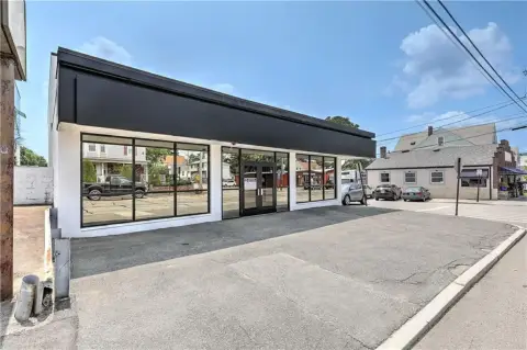 Versatile Multi-Level Commercial Building