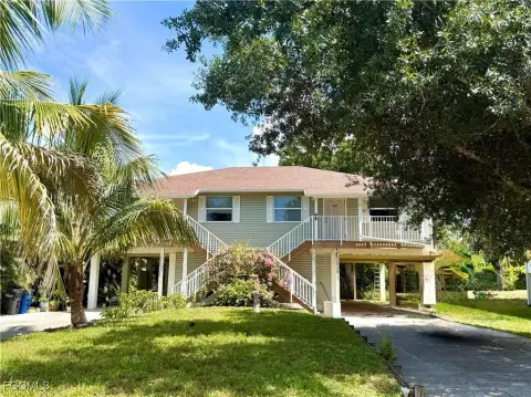 Charming Duplex on Pine Island