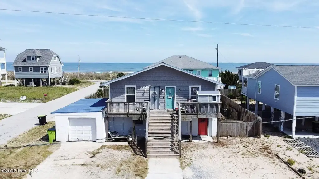 1518 Easy St, Surf City, NC 28445