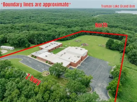 Versatile School Building on 5.9 Acres