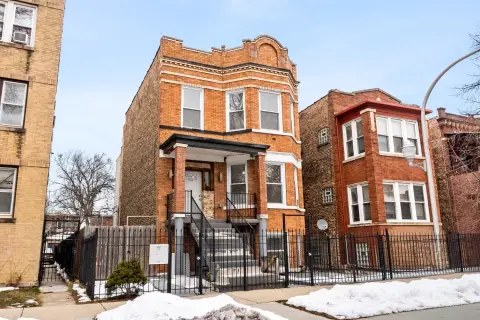 Updated Multi-Unit Building in Chicago