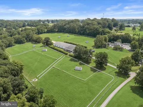 Exceptional Horse Farm with Indoor Arena