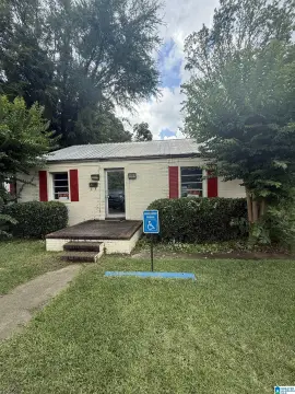 Versatile Commercial Building in Center