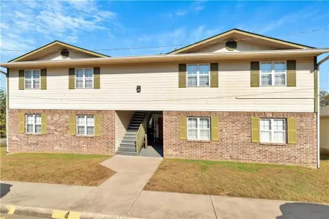 Paris, AR Apartment Complex