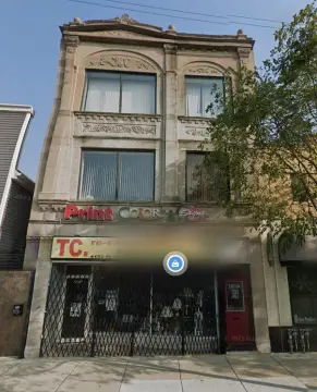 Chicago Storefront in High Traffic