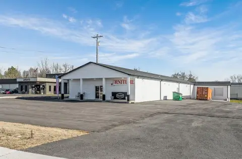Retail Building on Jefferson Avenue