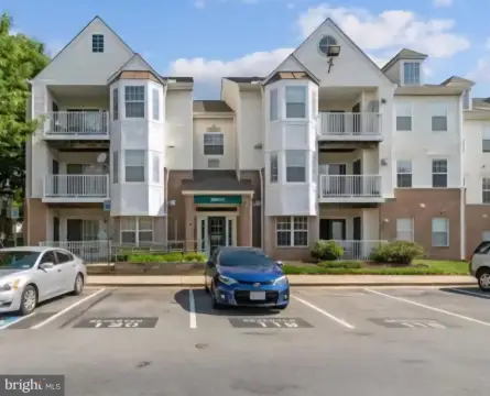 Top-Floor 1BR Unit in Gated Community