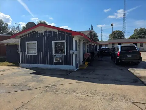 Economy Inn on Broadway Street