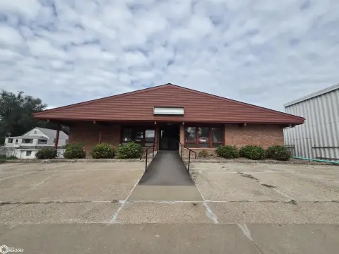 Versatile Commercial Space Near Downtown