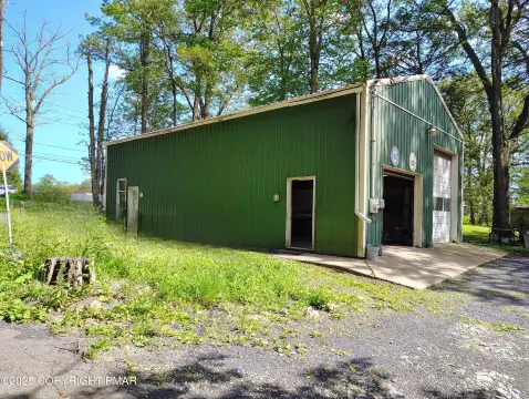 Tobyhanna Commercial Property with Garage