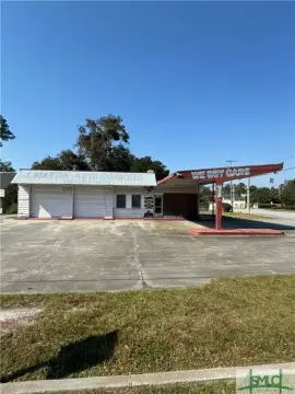 Corner Retail Space in Savannah