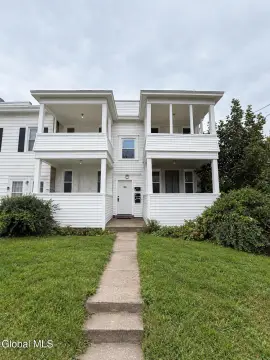 4-Unit Quadplex with Laundry