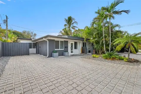 Remodeled Duplex Near Wilton Drive