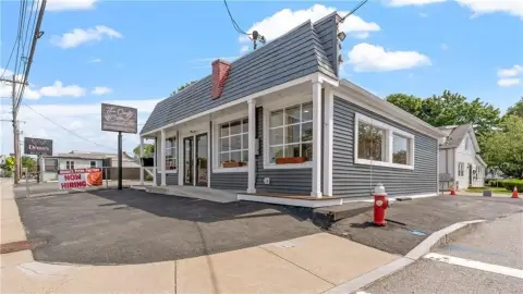 Warwick Avenue Commercial Building