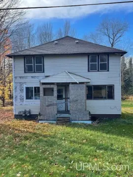 Two-Story Duplex in Bates, MI