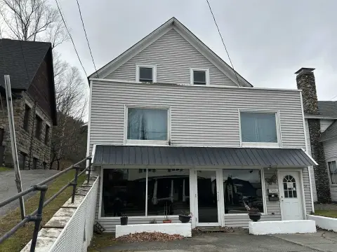 Colebrook Commercial Property with Apartment