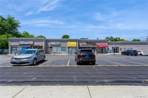 Retail Space in Baldwin