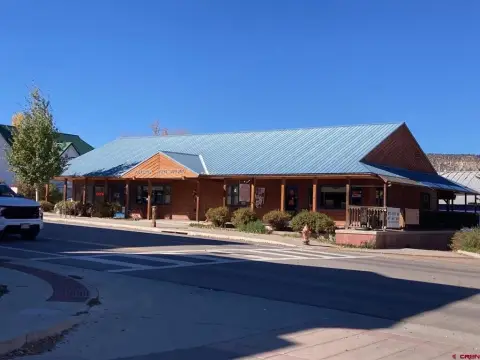 Versatile Mixed-Use Property in Ridgway