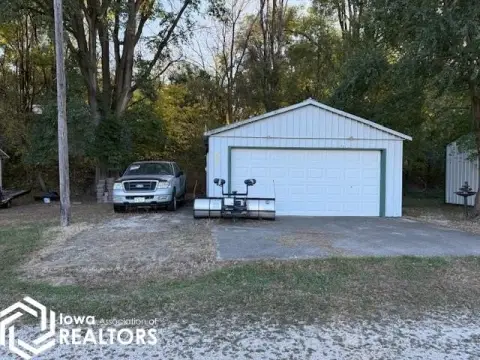 Humboldt Commercial Garage with Extras