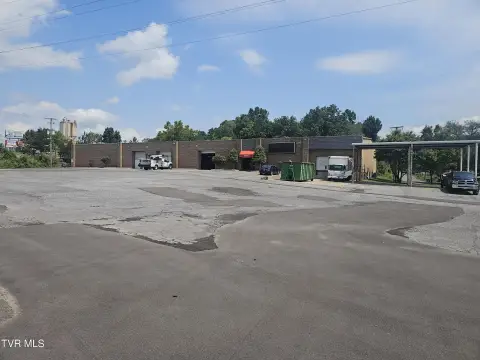 Flex Space with Dock Access