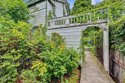 Two-Unit Duplex with Deck