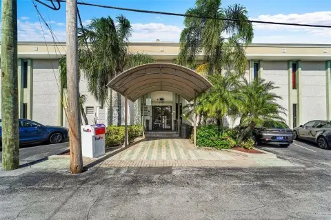 Oakland Park Commercial Unit For Sale