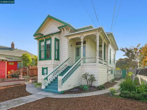 Victorian Triplex in Prime Alameda