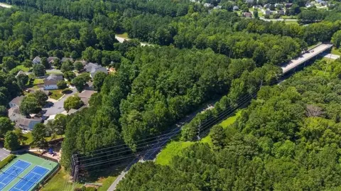 Acworth Land: Prime Location