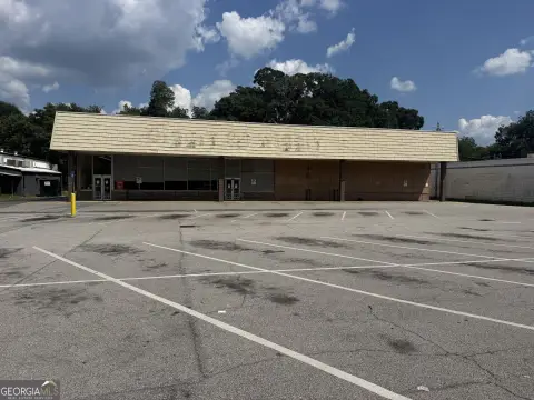 Clear-Span Grocery Building