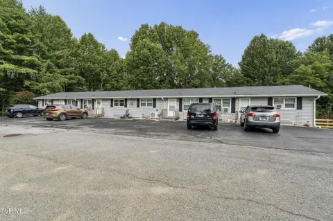 8-Unit Apartment Building