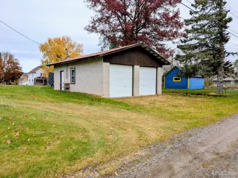 Garage in Crystal Falls, MI