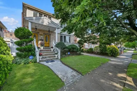 Flushing Duplex with Modern Amenities