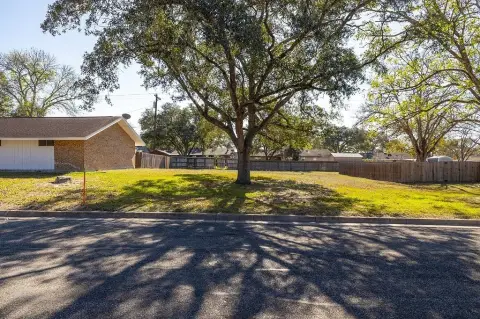 Residential Lot in Schulenburg, TX
