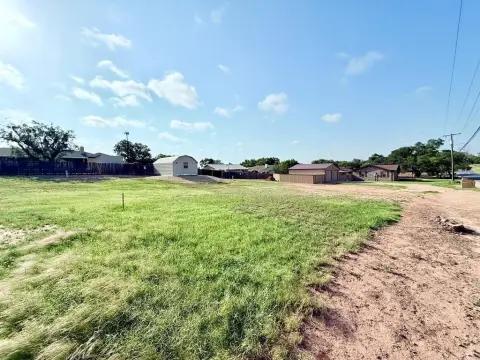 Residential Lot in Snyder, TX