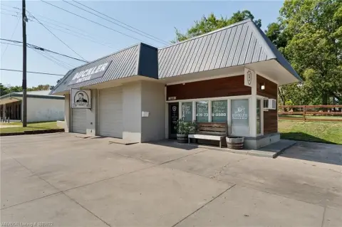 Renovated Auto Service Garage For Sale