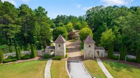 Fairburn Land with Panoramic View