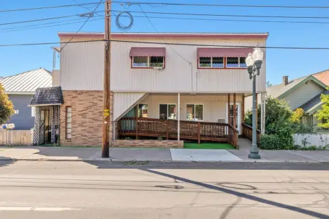 Versatile Mixed-Use Property Downtown