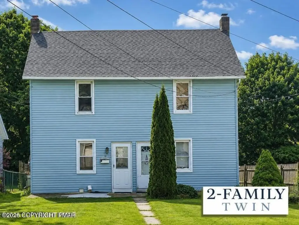16 E Main St, Pen Argyl, PA 18072