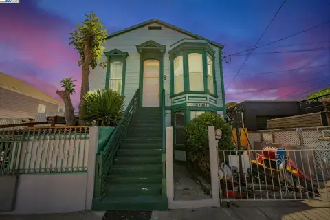 Oakland Duplex with Development Potential