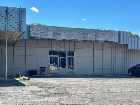 Girard Commercial Space For Lease