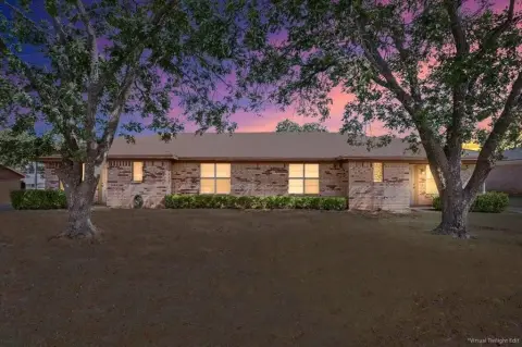 Hewitt Duplex: Investment Opportunity