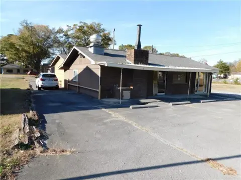 Highway 41 Commercial Opportunity