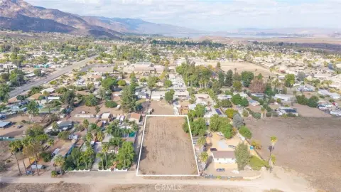 Expansive Lot in Lake Elsinore
