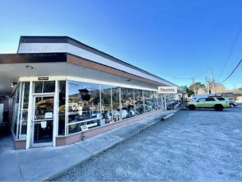 Highway 101 Commercial Lot