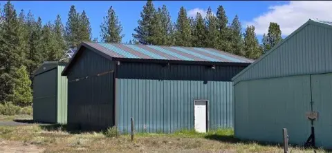 Hangar at Chiloquin Airport