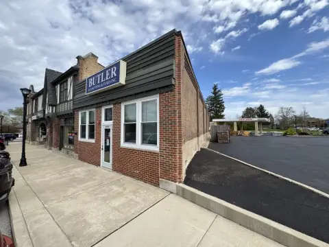 Prime Commercial Space in Warrenville