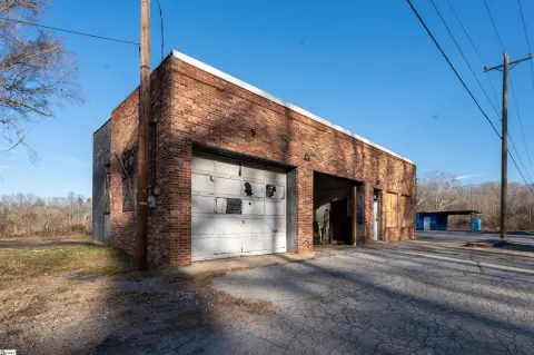 High-Visibility Highway Commercial Opportunity