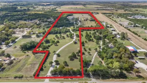 Leonard TX Estate with Multiple Residences