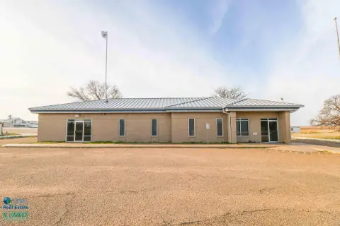 Versatile Commercial Property in Springlake, Texas