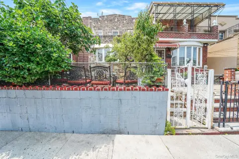 Two-Family Duplex with Courtyard